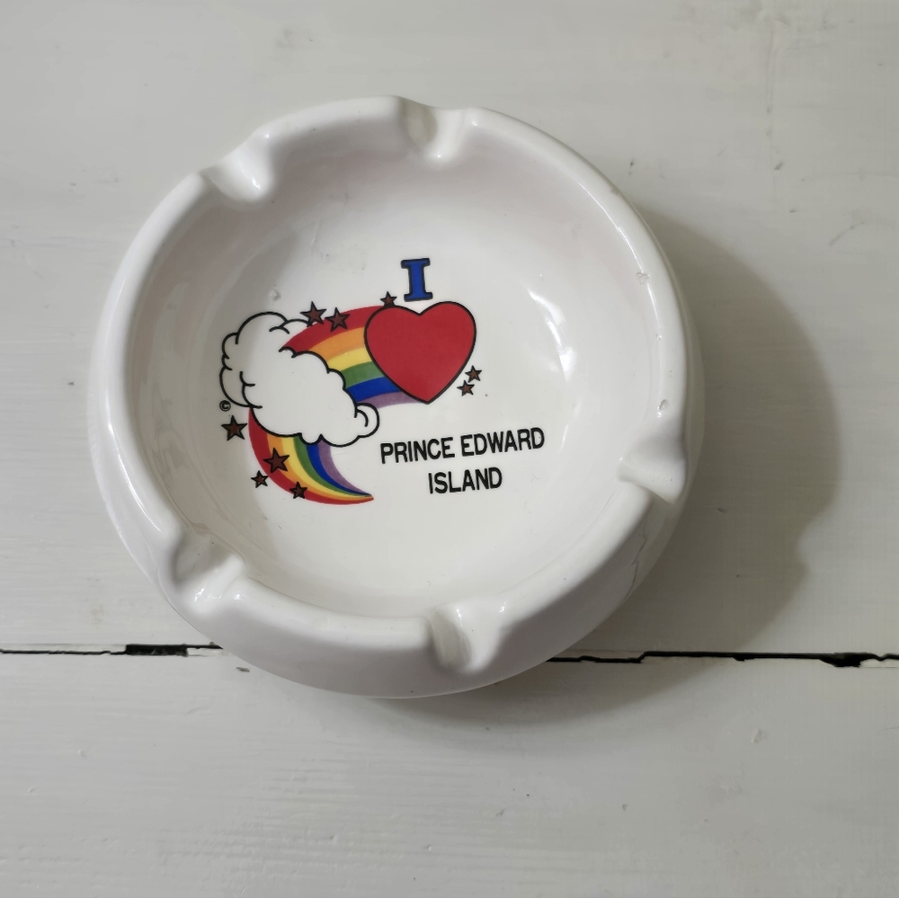 VINTAGE Souvenir Ceramic Ashtray I❤️PEI